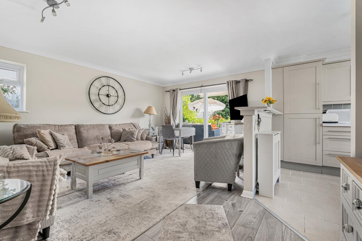 2 bed property in Deanfield Road, Henley-On-Thames